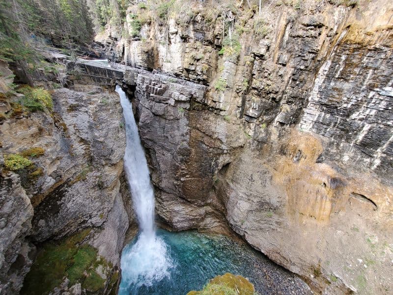 /photos/images/banff upper waterfall.jpg